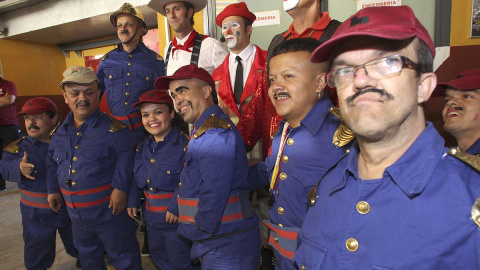 Cuadrilla 'El Bombero Torero y sus enanitos', durante su despedida de los ruedos en Ciudad Real en 2017. Cuadrilla 'El Bombero Torero y sus enanitos', durante su despedida de los ruedos en Ciudad Real en 2017.