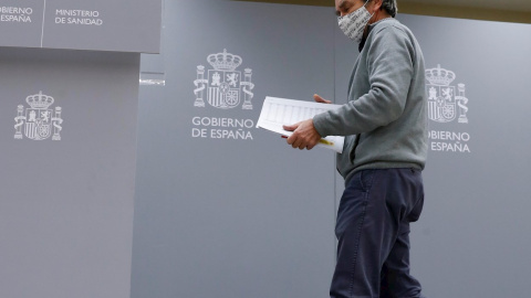 El director del Centro de Coordinación de Alertas y Emergencias Sanitarias, Fernando Simón, ofrece una rueda de prensa este jueves en Madrid para actualizar la situación de la pandemia. El director del Centro de Coordinación de Alertas y Emergencias Sanitarias, Fernando Simón, ofrece una rueda de prensa este jueves en Madrid para actualizar la situación de la pandemia.