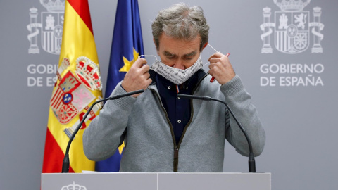 El director del Centro de Coordinación de Alertas y Emergencias Sanitarias, Fernando Simón, ofrece una rueda de prensa este jueves en Madrid para actualizar la situación de la pandemia. El director del Centro de Coordinación de Alertas y Emergencias Sanitarias, Fernando Simón, ofrece una rueda de prensa este jueves en Madrid para actualizar la situación de la pandemia.