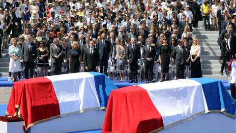 Los féretros de Simone Veil y Antoine Veil, antes de ser inhumados en el interior del Pantheon de París./REUTERS