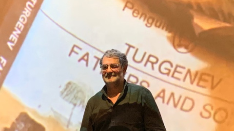 Fontcuberta explica el sentit del seu projecte durant el visionat de 'L'art de cremar llibres'. Fontcuberta explica el sentit del seu projecte durant el visionat de 'L'art de cremar llibres'.