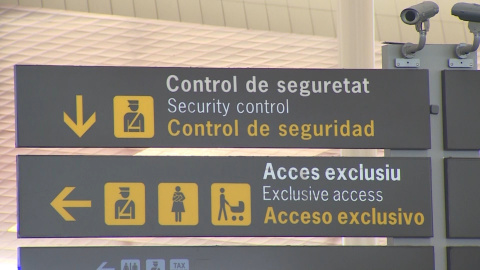 Indicador de un puesto de control de pasajeros en un aeropuerto. E.P. Indicador de un puesto de control de pasajeros en un aeropuerto. E.P.
