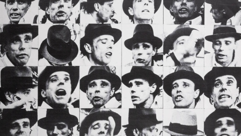 Una de les peces que es pot veure a l'exposició sobre Joseph Beuys.