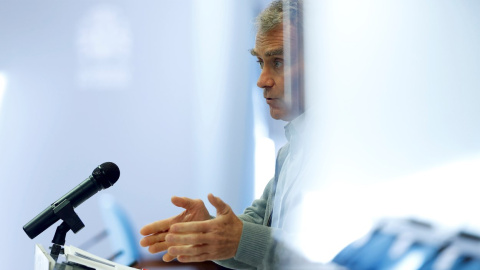 El director del Centro de Coordinación de Alertas y Emergencias Sanitarias (CCAES), Fernando Simon, durante la rueda de prensa ofrecida este lunes en Madrid para hablar de los últimos datos de la pandemia del coronavirus El director del Centro de Coordinación de Alertas y Emergencias Sanitarias (CCAES), Fernando Simon, durante la rueda de prensa ofrecida este lunes en Madrid para hablar de los últimos datos de la pandemia del coronavirus