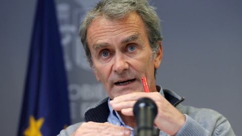El director del Centro de Coordinación de Alertas y Emergencias Sanitarias (CCAES), Fernando Simon, durante la rueda de prensa ofrecida este lunes en Madrid para hablar de los últimos datos de la pandemia del coronavirus. El director del Centro de Coordinación de Alertas y Emergencias Sanitarias (CCAES), Fernando Simon, durante la rueda de prensa ofrecida este lunes en Madrid para hablar de los últimos datos de la pandemia del coronavirus.