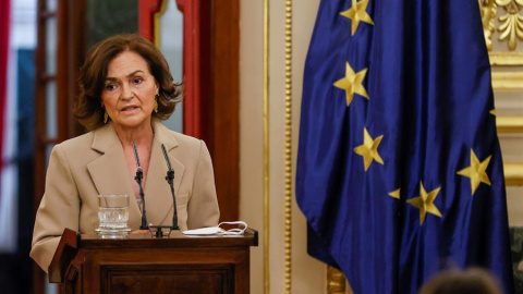 La vicepresidenta primera del Gobierno, Carmen Calvo, durante su intervención en el homenaje a Clara Campoamor celebrado en el Congreso este jueves con motivo del 90 aniversario de la aprobación del voto femenino en España. La vicepresidenta primera del Gobierno, Carmen Calvo, durante su intervención en el homenaje a Clara Campoamor celebrado en el Congreso este jueves con motivo del 90 aniversario de la aprobación del voto femenino en España.