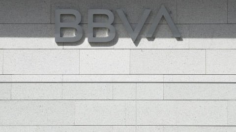 El logo del BBVA en la fachada del edificio 'La Vela', sede de la compañía en la zona norte de Madrid. E.P./Eduardo Parra El logo del BBVA en la fachada del edificio 'La Vela', sede de la compañía en la zona norte de Madrid. E.P./Eduardo Parra