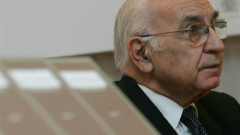 Francisco Brines en la presentación de la La Voz de Ángel González. Francisco Brines en la presentación de la La Voz de Ángel González.