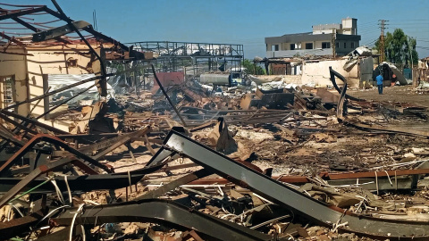 Escombros y destrucción causados por un ataque aéreo israelí en un barrio de la aldea de Saksakieh, al sur de la frontera entre Líbano e Israel, a 26 de septiembre de 2024. Escombros y destrucción causados por un ataque aéreo israelí en un barrio de la aldea de Saksakieh, al sur de la frontera entre Líbano e Israel, a 26 de septiembre de 2024.