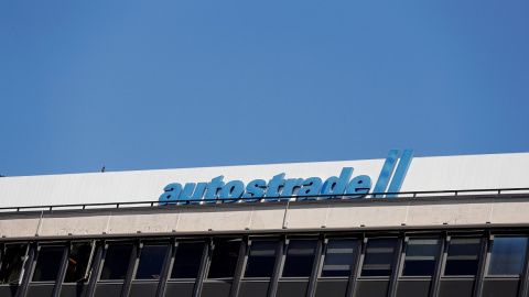 El logo de Autostrade per l'Italia, en lo alto de su sede en Roma. REUTERS/Yara Nardi El logo de Autostrade per l'Italia, en lo alto de su sede en Roma. REUTERS/Yara Nardi