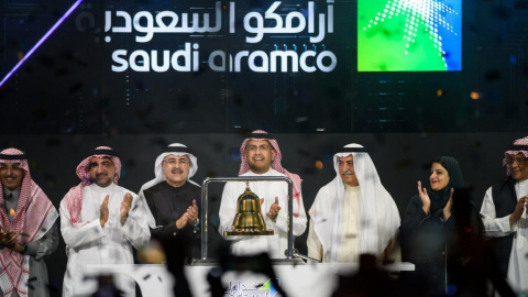 Directivos de la petrolera estatal saudí Aramco, en la ceremonia de salida a Bolsa. E.P. Directivos de la petrolera estatal saudí Aramco, en la ceremonia de salida a Bolsa. E.P.