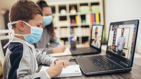 Otras miradas - ¿Cómo abordar la 'nueva enseñanza' si la mitad de los estudiantes no tiene internet ni ordenador? Otras miradas - ¿Cómo abordar la 'nueva enseñanza' si la mitad de los estudiantes no tiene internet ni ordenador?