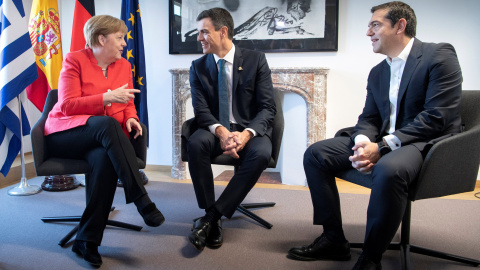 La canciller alemana, Angela Merkel, junto al presidente española, Pedro Sánchez, y el primer ministro griego, Alexis Tsipras.- REUTERS La canciller alemana, Angela Merkel, junto al presidente española, Pedro Sánchez, y el primer ministro griego, Alexis Tsipras.- REUTERS