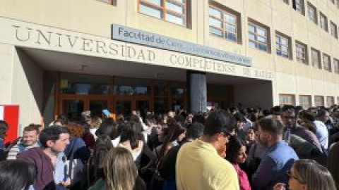 Concentraciones en RTVE tras la "suspensión" de las oposiciones por una filtración Concentraciones en RTVE tras la "suspensión" de las oposiciones por una filtración