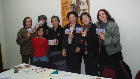 30/9/24 Arriba, Integrantes de 'Andaina' durante el primer Mufest (Festival de cine hecho por mujeres) en Santiago de Compostela (2009) con la mesa redonda '¿Nos hacemos ver??, con Anna Anoros, Carmen Rábade y Marta Piñeiro, modera Patricia Arias Chach 30/9/24 Arriba, Integrantes de 'Andaina' durante el primer Mufest (Festival de cine hecho por mujeres) en Santiago de Compostela (2009) con la mesa redonda '¿Nos hacemos ver??, con Anna Anoros, Carmen Rábade y Marta Piñeiro, modera Patricia Arias Chach