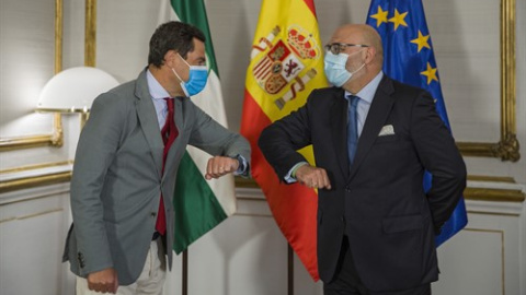 El presidente de la Junta de Andalucía, Juanma Moreno (i), durante la reunión con el portavoz del grupo parlamentario Vox, Alejandro Hernández (d). En Sevilla (Andalucía, España), a 02 de septiembre de 2020. El presidente de la Junta de Andalucía, Juanma Moreno (i), durante la reunión con el portavoz del grupo parlamentario Vox, Alejandro Hernández (d). En Sevilla (Andalucía, España), a 02 de septiembre de 2020.