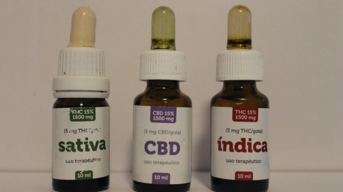 Botes con aceites de cannabis medicinal. - Cedida Botes con aceites de cannabis medicinal. - Cedida