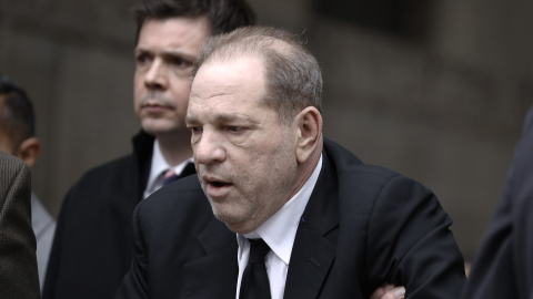 El productor estadounidense Harvey Weinstein llega a la corte para iniciar un juicio mientras enfrenta acusaciones de violación y agresión sexual. El productor estadounidense Harvey Weinstein llega a la corte para iniciar un juicio mientras enfrenta acusaciones de violación y agresión sexual.