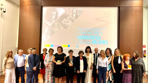 Foto de familia del acto 'Reconocimiento y Memoria Democrática de las Mujeres' Foto de familia del acto 'Reconocimiento y Memoria Democrática de las Mujeres'