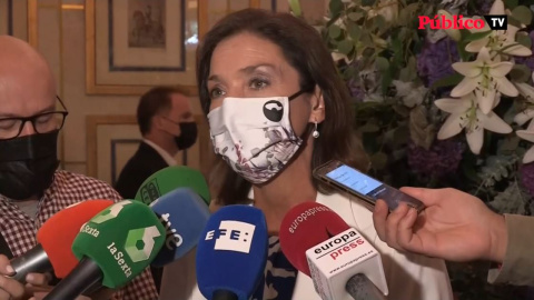 La ministra Reyes Maroto se disculpa por vincular el volcán de La Palma con un atractivo turístico: "Lo importante ahora es trabajar cerca de los afectados" La ministra Reyes Maroto se disculpa por vincular el volcán de La Palma con un atractivo turístico: "Lo importante ahora es trabajar cerca de los afectados"