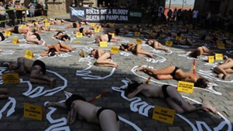 Han agradecido asimismo a los que rechazan los festejos taurinos "en estas fiestas que tiñen de sangre Pamplona". Europa Press