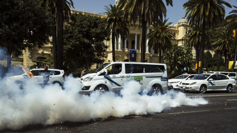 Taxistas en huelga durante la Feria de Málaga.- EFE Taxistas en huelga durante la Feria de Málaga.- EFE