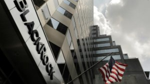 El fondo buitre BlackRock refuerza su poder en la gran banca española con la fusión BBVA-Sabadell El fondo buitre BlackRock refuerza su poder en la gran banca española con la fusión BBVA-Sabadell