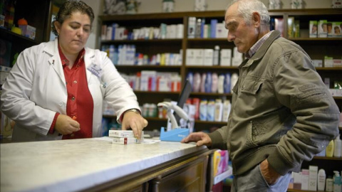 El repago farmacéutico dispara la cifra de pacientes que renuncia a los tratamientos prescritos. EFE/Archivo El repago farmacéutico dispara la cifra de pacientes que renuncia a los tratamientos prescritos. EFE/Archivo