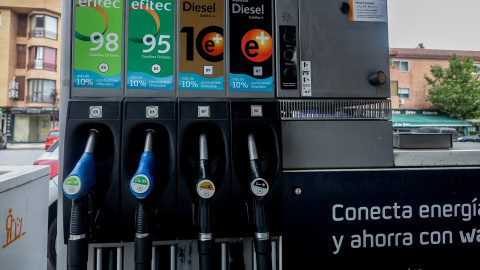 Foto de archivo del surtidor de una gasolinera, a 7 de junio de 2024, en Madrid. Foto de archivo del surtidor de una gasolinera, a 7 de junio de 2024, en Madrid.