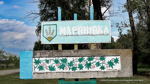 Desvío hacía Maryanivka, en la carretera de Prípiat (ciudad situada a tres kilómetros de la central nuclear). Los casi 50.000 habitantes de Prípiat tuvieron que ser evacuados 36 horas después del accidente. / FERRAN BARBER