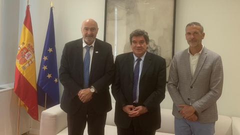 José María Torres, president de CONPYMES; José Luis Escrivá, ministre d'Inclusió, Seguretat Social i Migracions, i Juan José Gil, secretari general de CONPYMES, durant una reunió per analitzar el tema de la representatitvitat de la petita i mitjana José María Torres, president de CONPYMES; José Luis Escrivá, ministre d'Inclusió, Seguretat Social i Migracions, i Juan José Gil, secretari general de CONPYMES, durant una reunió per analitzar el tema de la representatitvitat de la petita i mitjana
