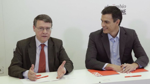 Jordi Sevilla con Pedro Sánchez. EFE/Archivo Jordi Sevilla con Pedro Sánchez. EFE/Archivo