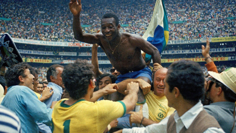 Muere Pelé, adiós a un mito. En la foto, el futbolista brasileño, en el Mundial de México en 1970. Muere Pelé, adiós a un mito. En la foto, el futbolista brasileño, en el Mundial de México en 1970.