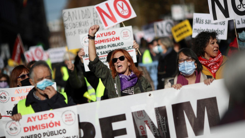 Varios centenares de personas se han sumado este domingo en Madrid a la marcha en defensa de la Atención Primaria Varios centenares de personas se han sumado este domingo en Madrid a la marcha en defensa de la Atención Primaria