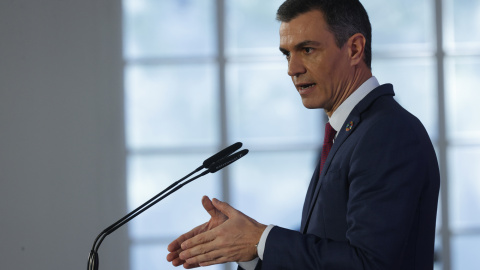 27/12/2022.- El presidente del Gobierno, Pedro Sánchez comparece antes los medios tras el Consejo de Ministros celebrado en el Palacio de La Moncloa en Madrid este martes. EFE/ Juan Carlos Hidalgo 27/12/2022.- El presidente del Gobierno, Pedro Sánchez comparece antes los medios tras el Consejo de Ministros celebrado en el Palacio de La Moncloa en Madrid este martes. EFE/ Juan Carlos Hidalgo