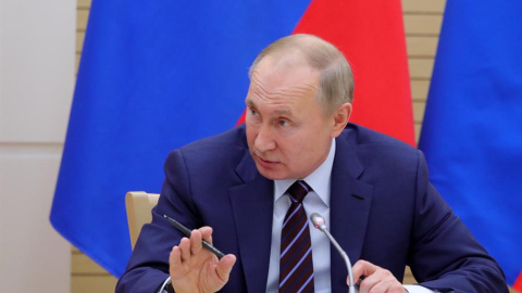 El presidente ruso, Vladimir Putin, durante una reunión para preparar la reforma de la Constitución. /EFE El presidente ruso, Vladimir Putin, durante una reunión para preparar la reforma de la Constitución. /EFE