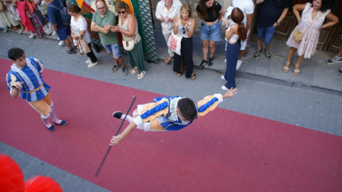 Els origens morellans de la directora marquen està sempre present. El seu net saltant de torner al Sexenni de Morella l'agost de 2024.