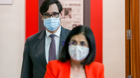 El ministro de Sanidad, Salvador Illa, y la ministra de Política Territorial y Función Pública, Carolina Darias, se dirigen a ofrecer una rueda de prensa tras el Consejo Interterritorial del Sistema Nacional de Salud El ministro de Sanidad, Salvador Illa, y la ministra de Política Territorial y Función Pública, Carolina Darias, se dirigen a ofrecer una rueda de prensa tras el Consejo Interterritorial del Sistema Nacional de Salud