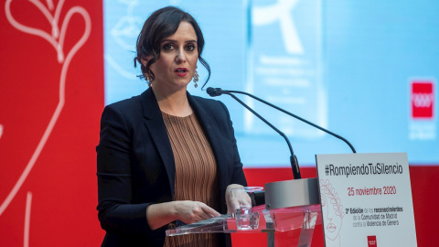 La presienta de la Comunidad de Madrid Isabel Diaz Ayuso, durante el acto de entrega de los Reconocimientos de la Comunidad de Madrid contra la Violencia de Género, hoy miércoles en la Real Casa de Correos en Madrid. La presienta de la Comunidad de Madrid Isabel Diaz Ayuso, durante el acto de entrega de los Reconocimientos de la Comunidad de Madrid contra la Violencia de Género, hoy miércoles en la Real Casa de Correos en Madrid.