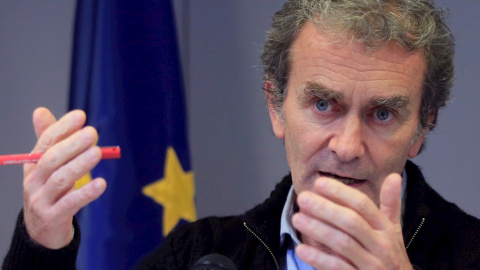 El director del Centro de Coordinación de Alertas y Emergencias Sanitarias del Ministerio de Sanidad Fernando Simón, durante la rueda de prensa este jueves en el Ministerio de Sanidad. El director del Centro de Coordinación de Alertas y Emergencias Sanitarias del Ministerio de Sanidad Fernando Simón, durante la rueda de prensa este jueves en el Ministerio de Sanidad.