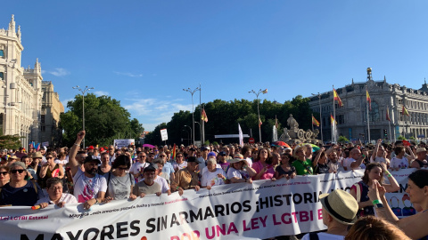 La cabecera de la manifestación del Orgullo 2019 a su pase por la plaza de Cibeles. /ESTEFANÍA ROSELLÓ La cabecera de la manifestación del Orgullo 2019 a su pase por la plaza de Cibeles. /ESTEFANÍA ROSELLÓ