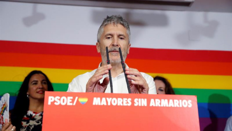 El ministro del Interior en funciones, Fernando Grande-Marlaska, interviene en el acto de bienvenida a las delegaciones LGTBI del PSOE que llegan a Madrid para participar en la manifestación del Orgullo. /EFE El ministro del Interior en funciones, Fernando Grande-Marlaska, interviene en el acto de bienvenida a las delegaciones LGTBI del PSOE que llegan a Madrid para participar en la manifestación del Orgullo. /EFE