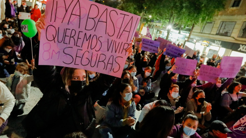 Un grupo de mujeres participa en una manifestación por el 8M, Día Internacional de la Mujer, en Murcia. Un grupo de mujeres participa en una manifestación por el 8M, Día Internacional de la Mujer, en Murcia.