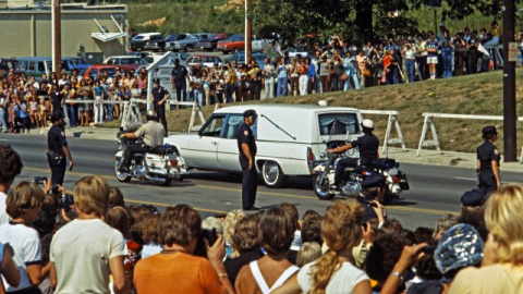 Instantánea del día del funeral de Elvis Presley el 18 de agosto del 1977. Instantánea del día del funeral de Elvis Presley el 18 de agosto del 1977.