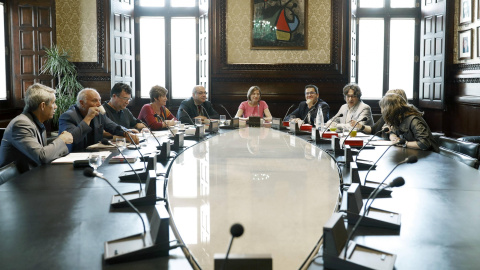 La presidenta del Parlament, Carme Forcadell, preside la reunión de la Mesa del Parlament, que abre el nuevo período de sesiones de la cámara catalana. EFE/Andreu Dalmau La presidenta del Parlament, Carme Forcadell, preside la reunión de la Mesa del Parlament, que abre el nuevo período de sesiones de la cámara catalana. EFE/Andreu Dalmau