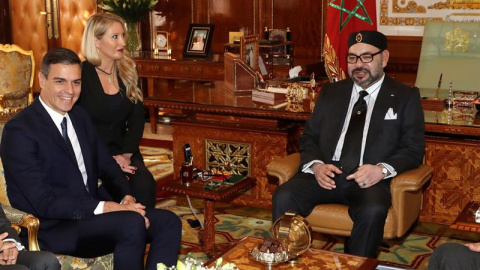 El presidente del Gobierno español, Pedro Sánchez, y el rey Mohamed VI de Marruecos durante el encuentro mantenido hoy en el Palacio Real de Rabat. EFE/Ballesteros El presidente del Gobierno español, Pedro Sánchez, y el rey Mohamed VI de Marruecos durante el encuentro mantenido hoy en el Palacio Real de Rabat. EFE/Ballesteros