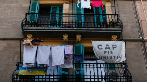 Pancartas contra los pisos turísticos en Barcelona. - AFP Pancartas contra los pisos turísticos en Barcelona. - AFP