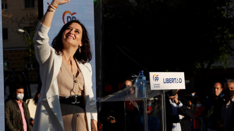 La candidata a la presidencia de la Comunidad de Madrid, Isabel Díaz Ayuso, acompañada por el presidente del PP nacional, Pablo Casado, durante el acto de inicio de campaña que los populares celebran hoy sábado en la Plaza Salvador Dalí. La candidata a la presidencia de la Comunidad de Madrid, Isabel Díaz Ayuso, acompañada por el presidente del PP nacional, Pablo Casado, durante el acto de inicio de campaña que los populares celebran hoy sábado en la Plaza Salvador Dalí.