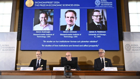 Varios miembros de la Academia tras el anuncio del Nobel de Economía, a 14 de octubre de 2024, en Estocolmo. Varios miembros de la Academia tras el anuncio del Nobel de Economía, a 14 de octubre de 2024, en Estocolmo.