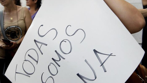 Medio centenar de personas se han concentrado ante las puertas de la Ciudad de la Justicia de València para mostrar su apoyo a Juana Rivas, la mujer de Maracena (Granada) que lleva ilocalizable desde que hace mas de dos semanas incumpliera la orden de en Medio centenar de personas se han concentrado ante las puertas de la Ciudad de la Justicia de València para mostrar su apoyo a Juana Rivas, la mujer de Maracena (Granada) que lleva ilocalizable desde que hace mas de dos semanas incumpliera la orden de en